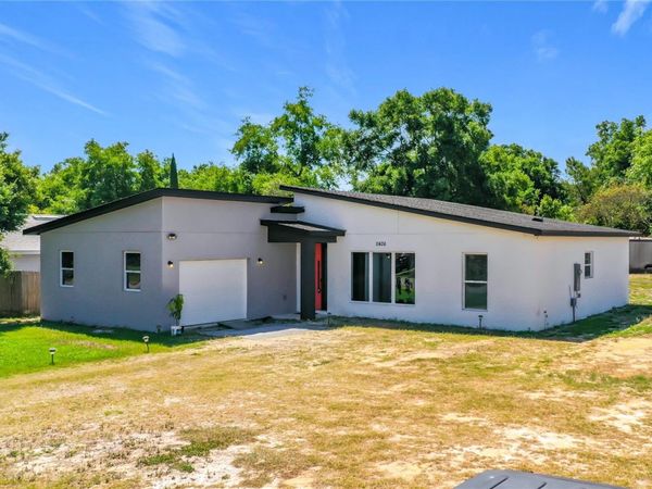 11426 LAKEVIEW DRIVE , LEESBURG, FL 34788