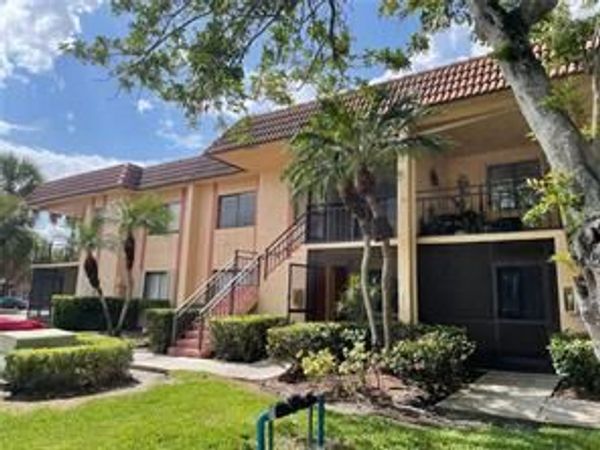 158 Lakeview Drive, Unit 202, Weston, FL 33326