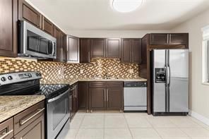 158 Lakeview Drive, Weston, FL 33326 Photo