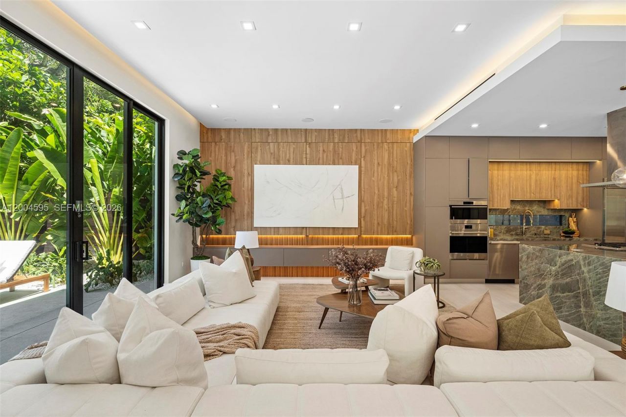 2521 Lincoln Ave , Miami, FL 33133 Photo