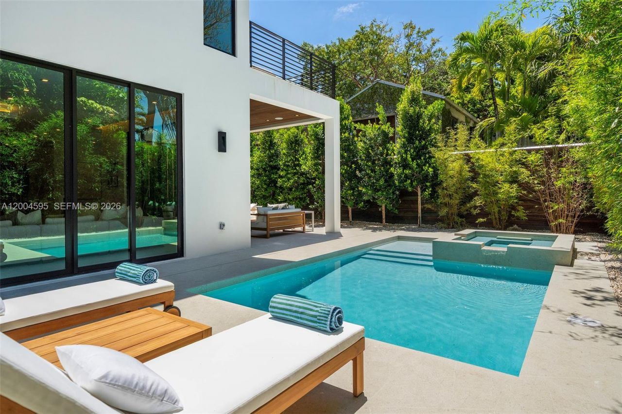 2521 Lincoln Ave , Miami, FL 33133 Photo