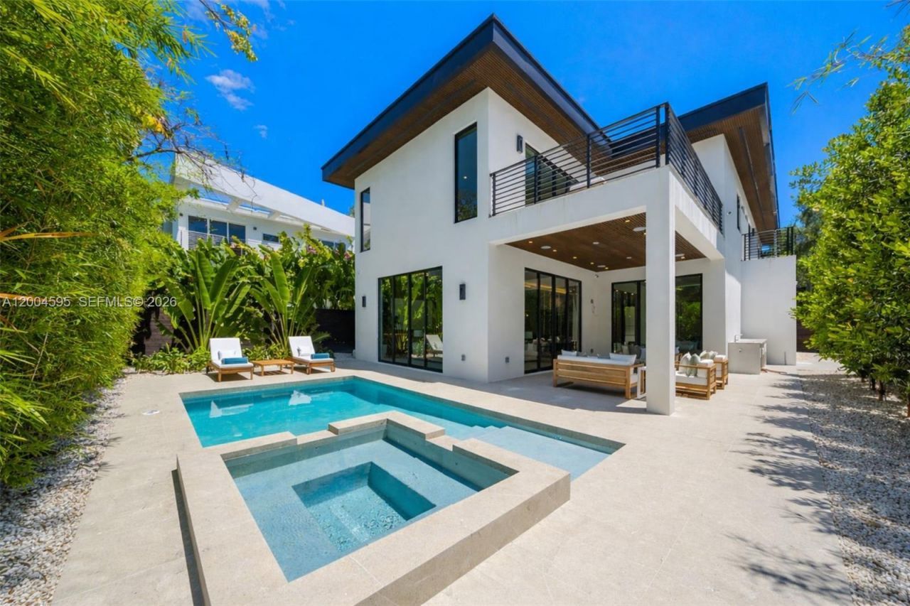 2521 Lincoln Ave , Miami, FL 33133 Photo