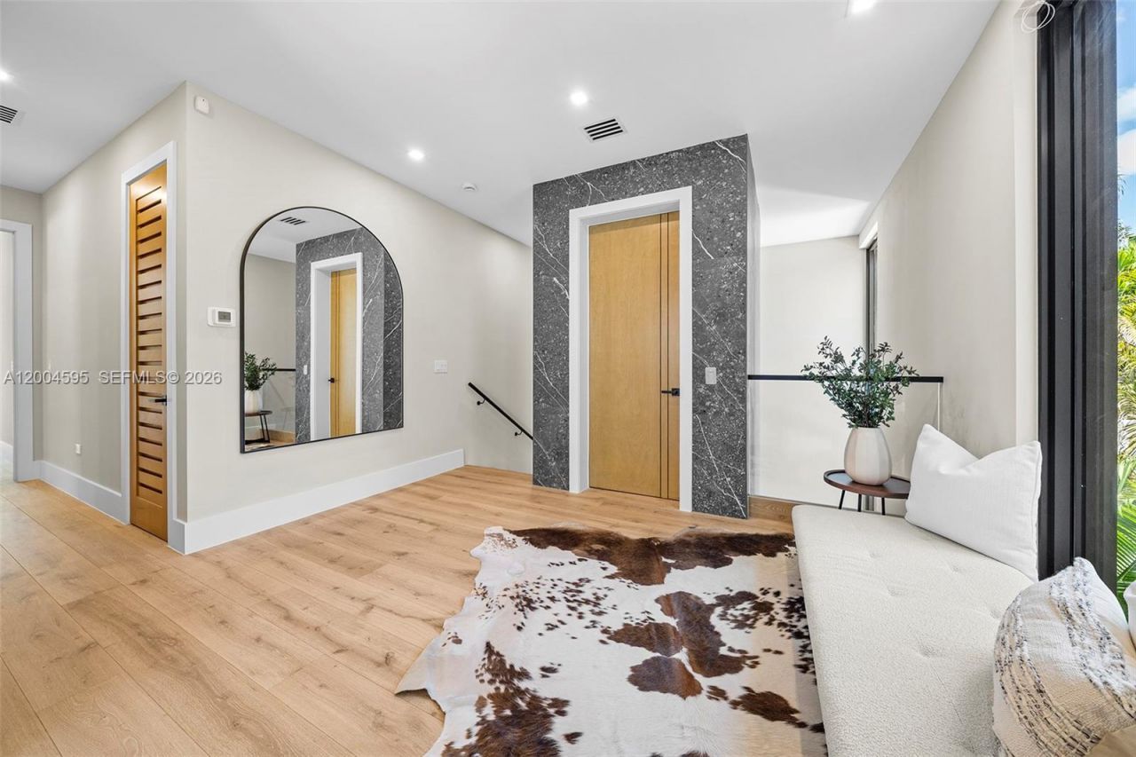 2521 Lincoln Ave , Miami, FL 33133 Photo