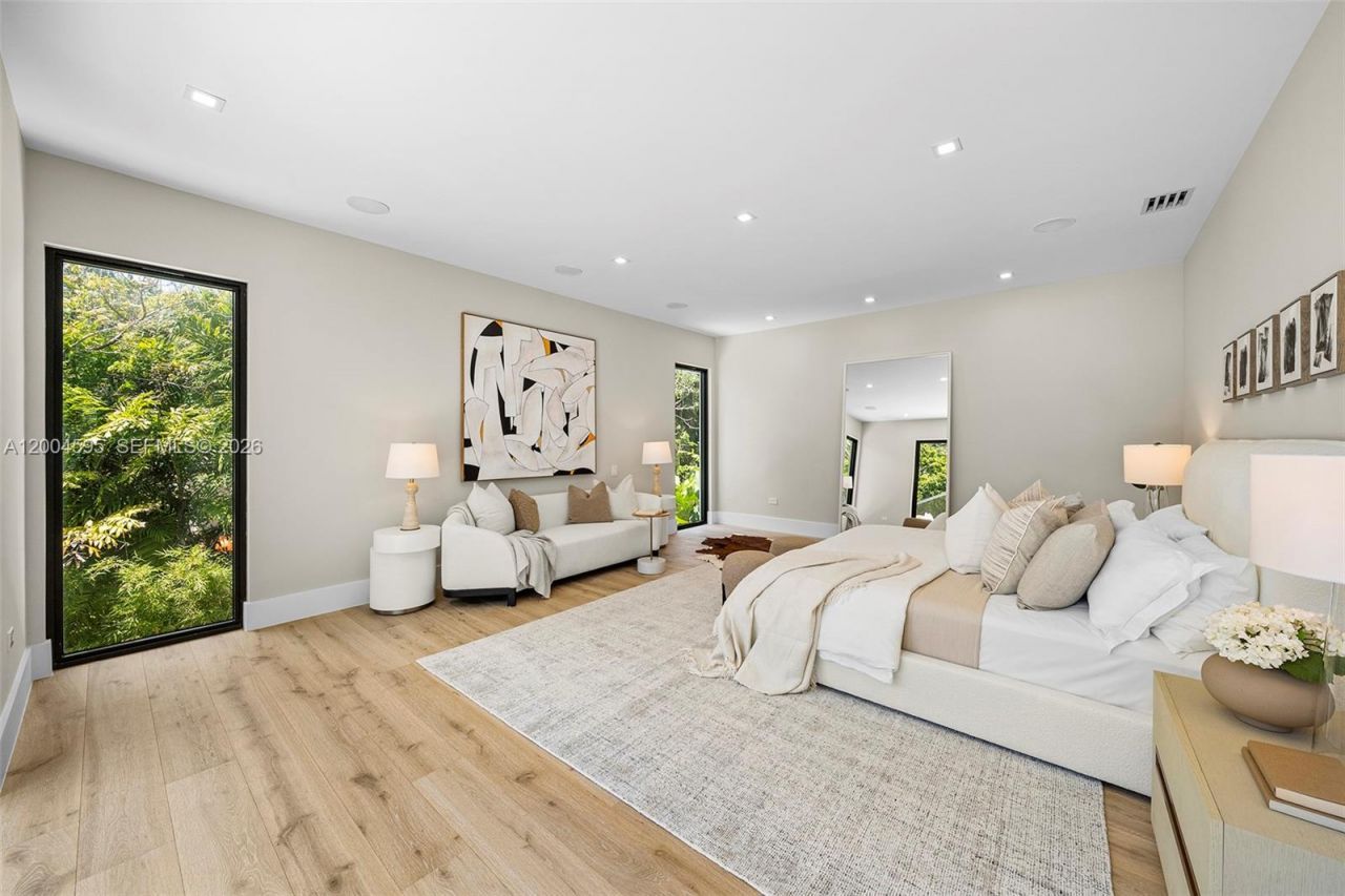 2521 Lincoln Ave , Miami, FL 33133 Photo