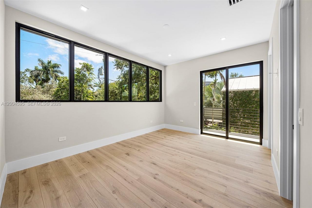 2521 Lincoln Ave , Miami, FL 33133 Photo
