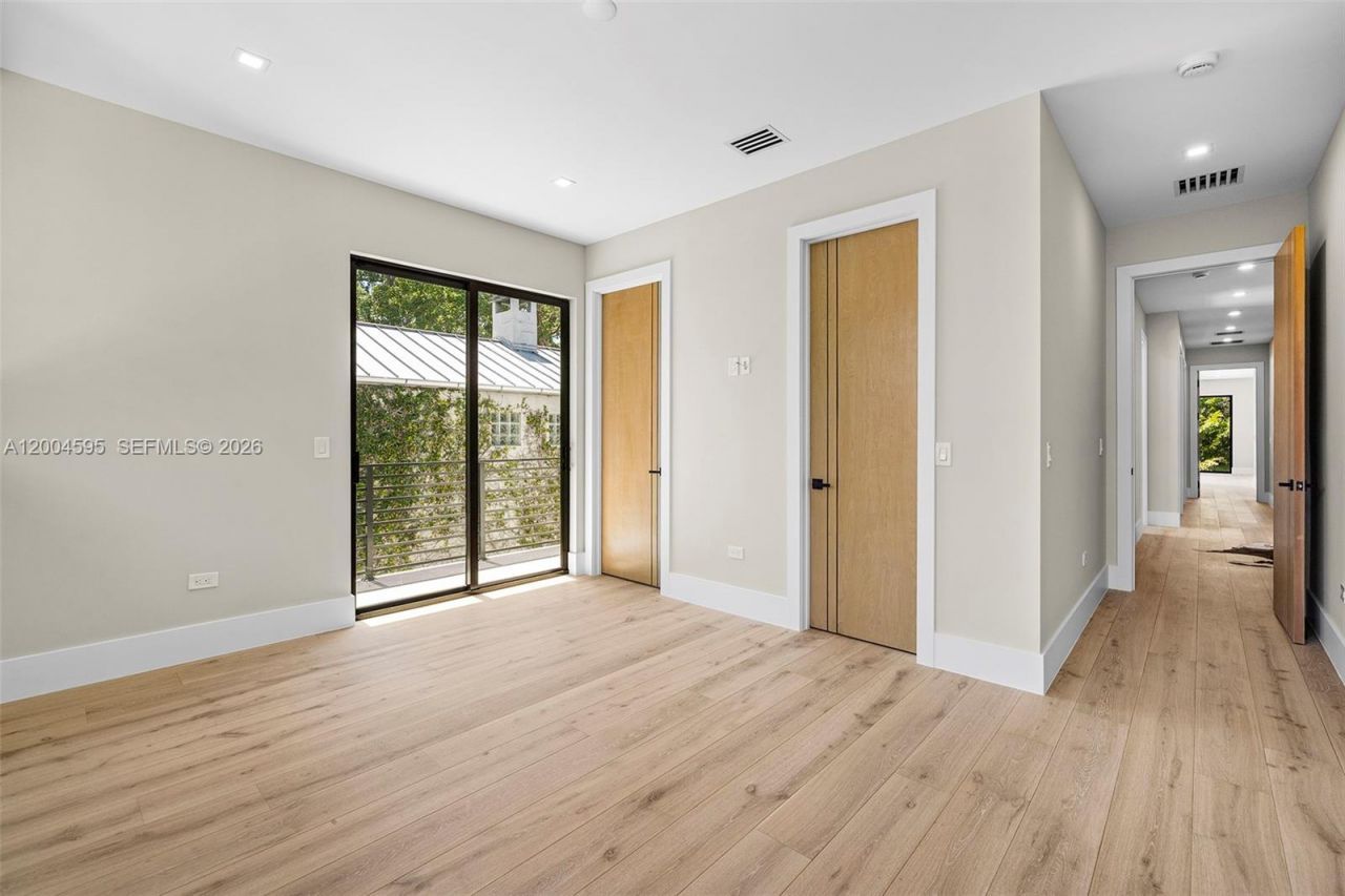 2521 Lincoln Ave , Miami, FL 33133 Photo