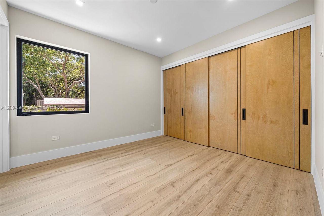 2521 Lincoln Ave , Miami, FL 33133 Photo