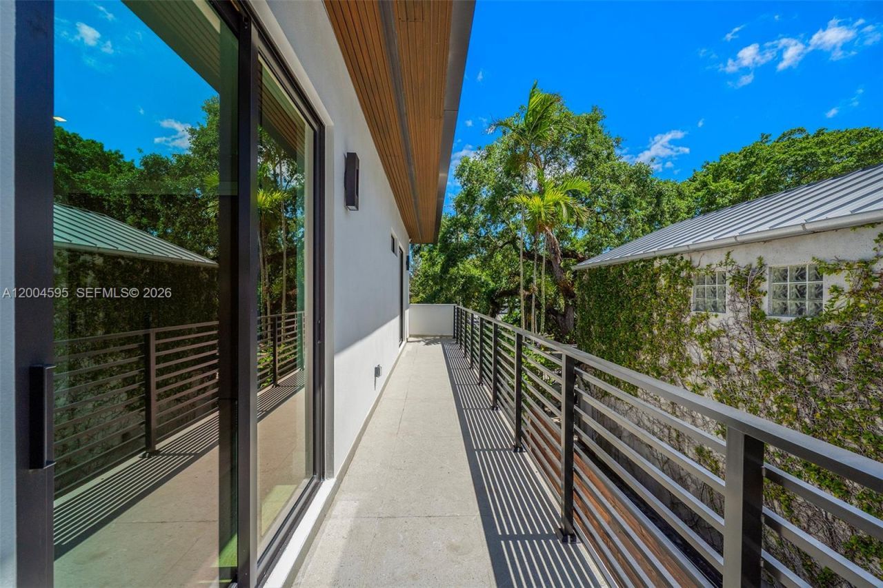 2521 Lincoln Ave , Miami, FL 33133 Photo