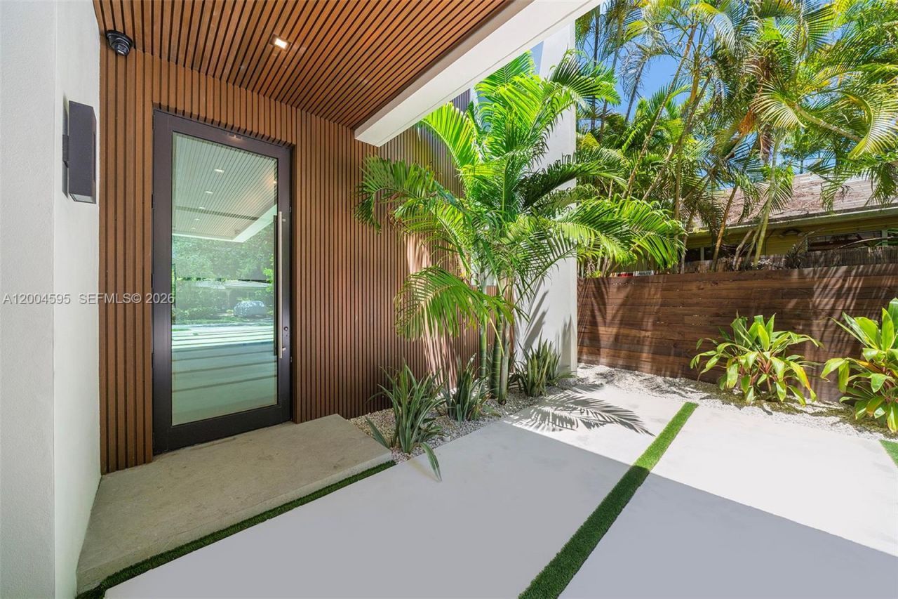 2521 Lincoln Ave , Miami, FL 33133 Photo