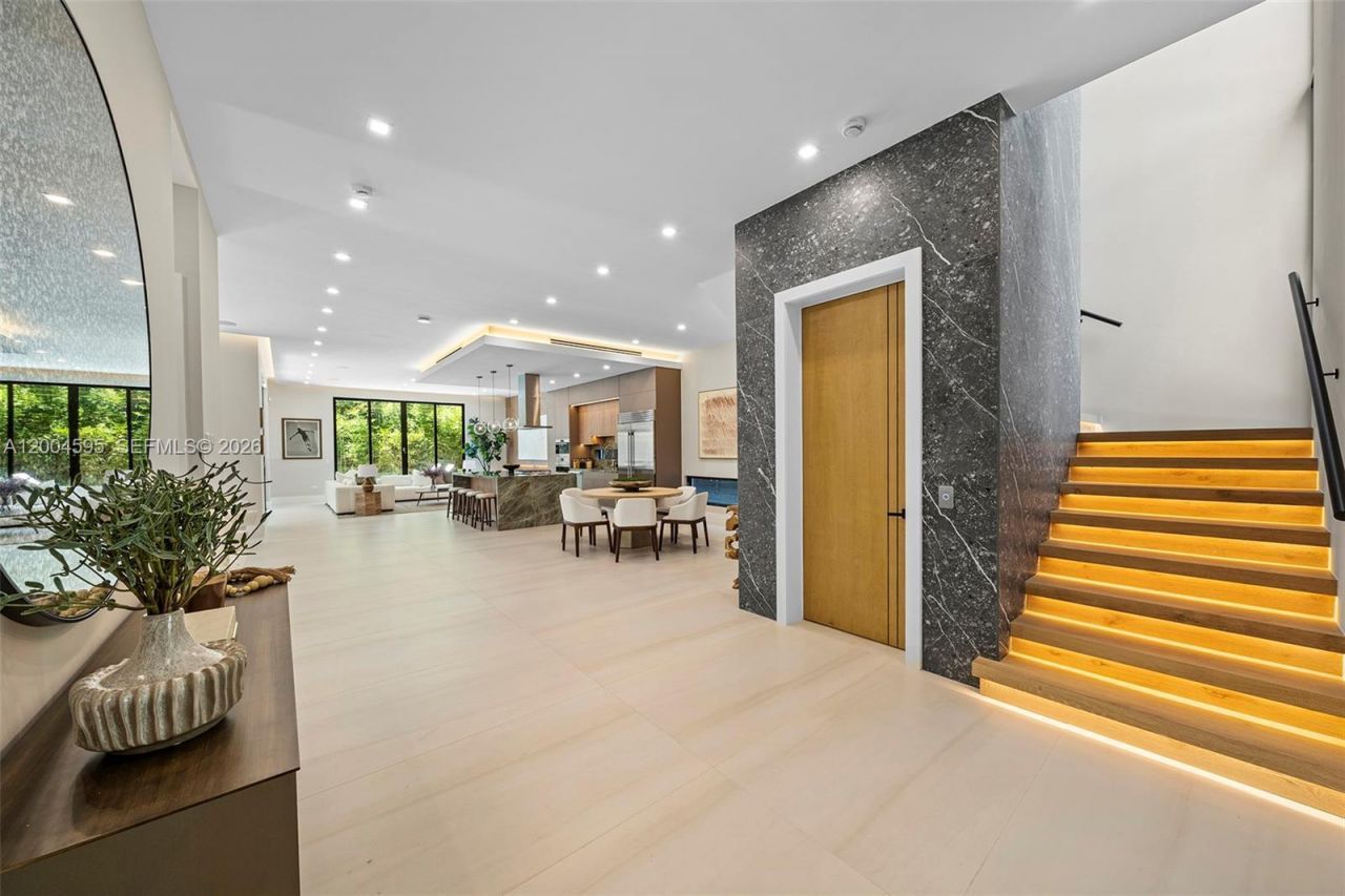 2521 Lincoln Ave , Miami, FL 33133 Photo