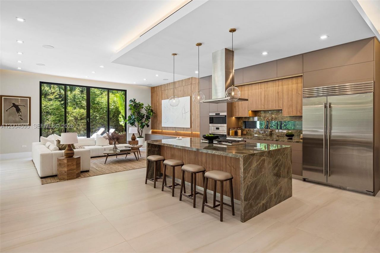 2521 Lincoln Ave , Miami, FL 33133 Photo