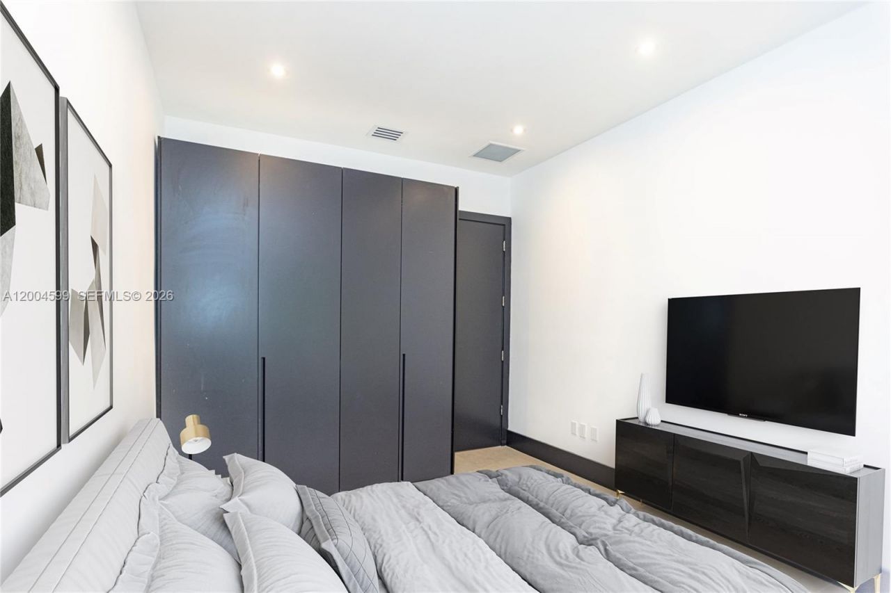 2440 N Shore Ter, Miami Beach, FL 33141 Photo