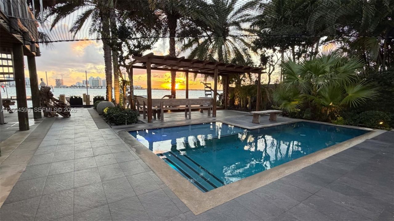 2440 N Shore Ter, Miami Beach, FL 33141 Photo