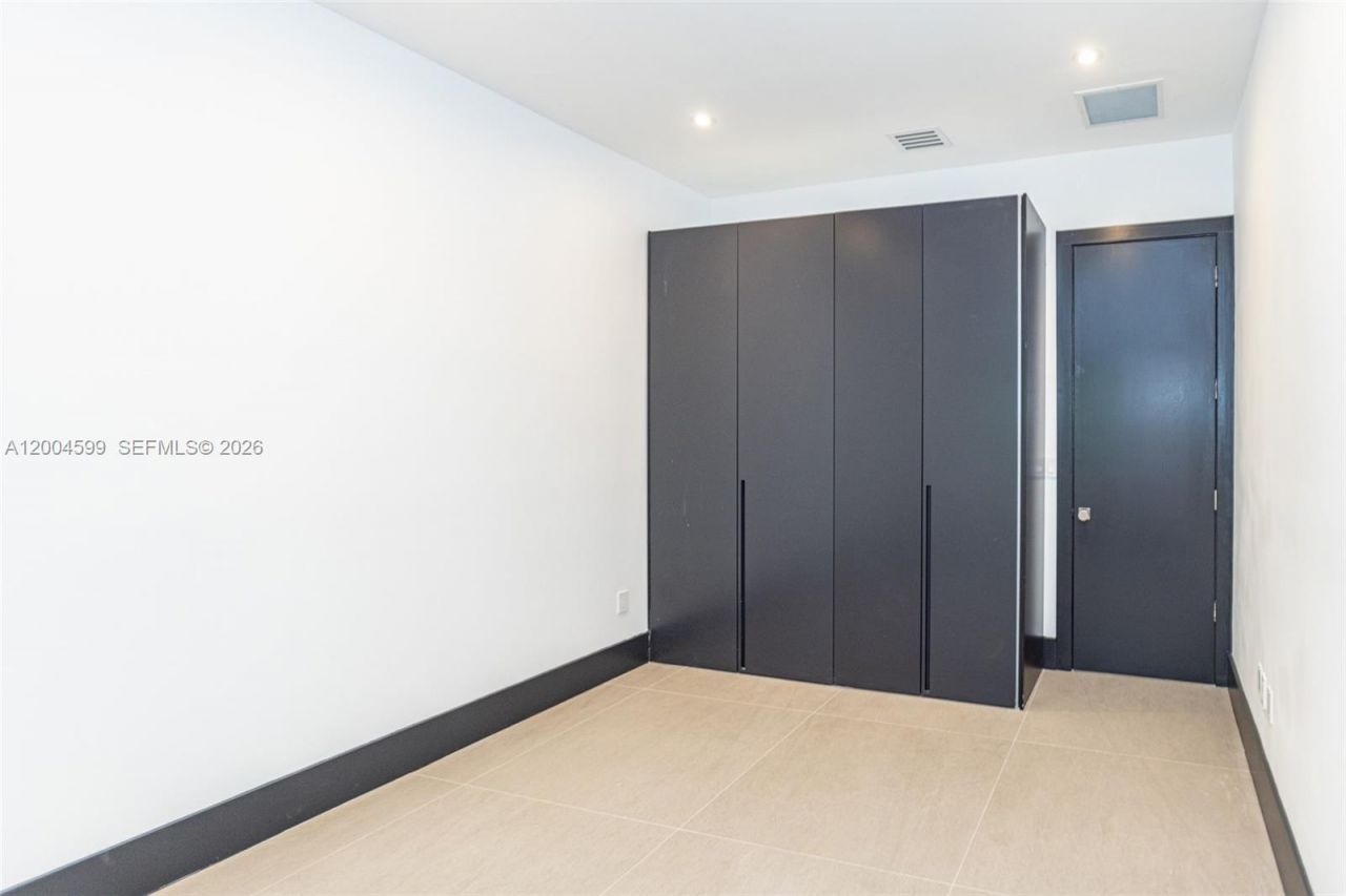 2440 N Shore Ter, Miami Beach, FL 33141 Photo