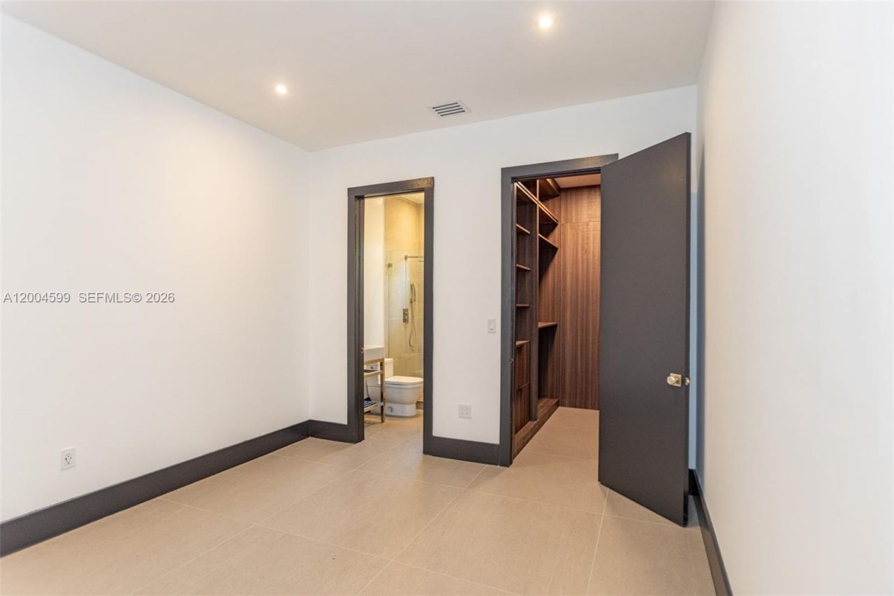 2440 N Shore Ter, Miami Beach, FL 33141 Photo