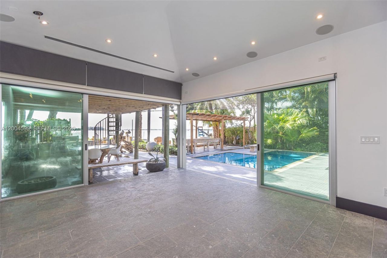 2440 N Shore Ter, Miami Beach, FL 33141 Photo