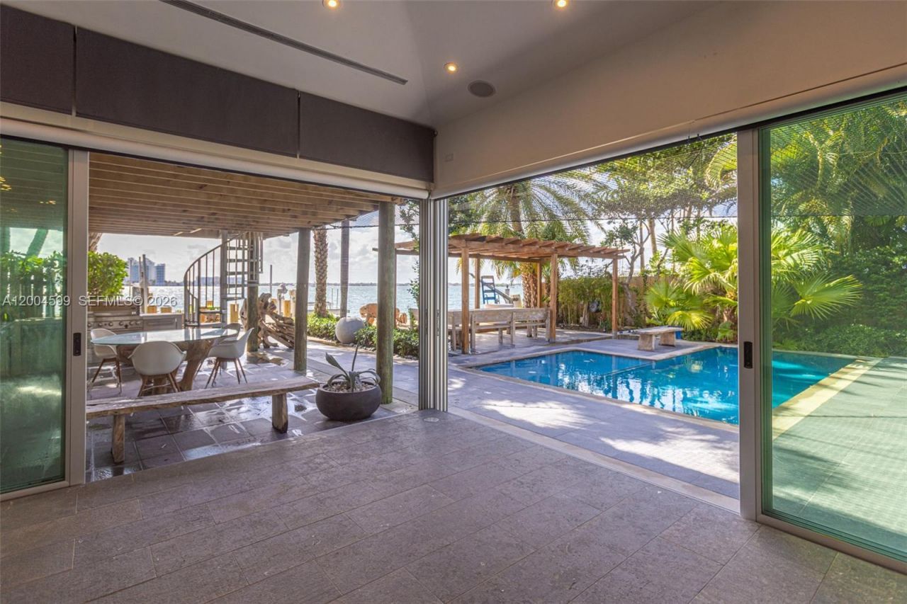 2440 N Shore Ter, Miami Beach, FL 33141 Photo