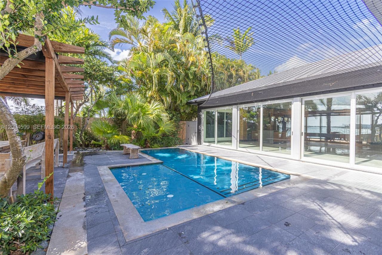 2440 N Shore Ter, Miami Beach, FL 33141 Photo