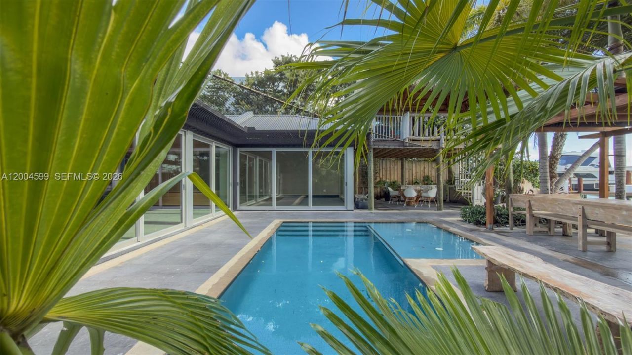 2440 N Shore Ter, Miami Beach, FL 33141 Photo