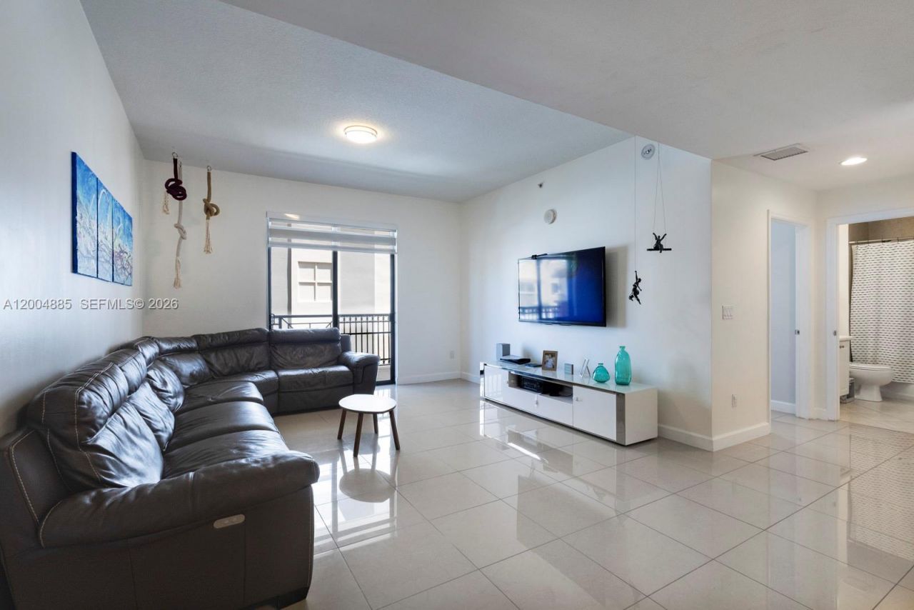 8390 SW 72nd Ave, Unit 423, Miami, FL 33143 Photo