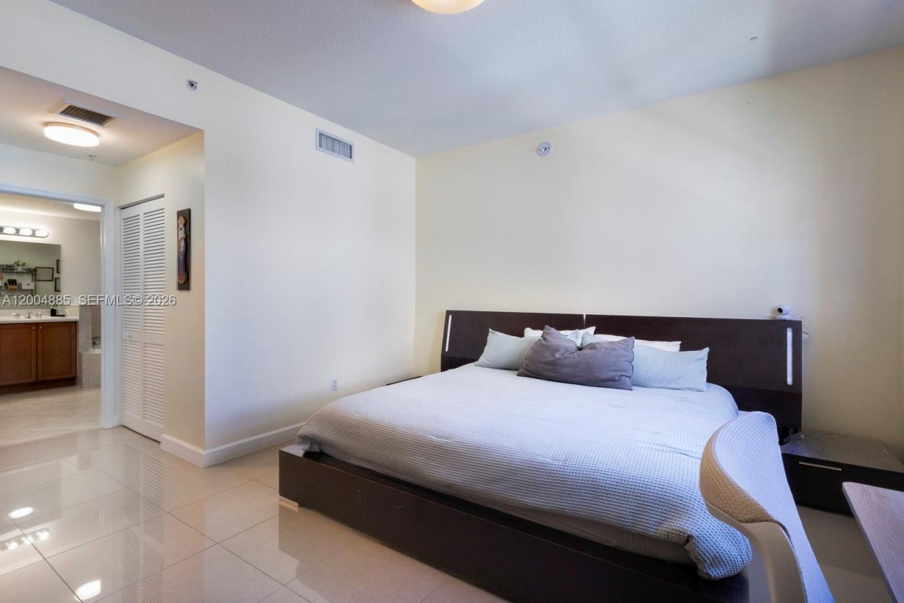8390 SW 72nd Ave, Unit 423, Miami, FL 33143 Photo
