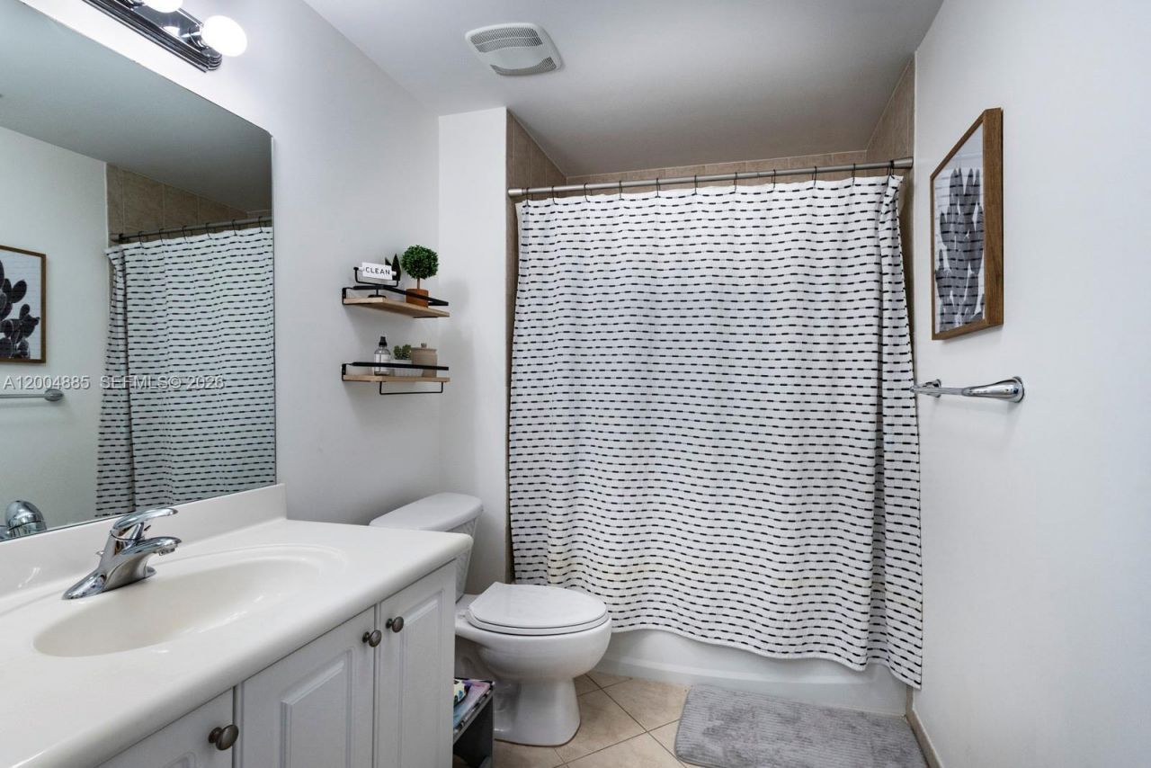 8390 SW 72nd Ave, Unit 423, Miami, FL 33143 Photo