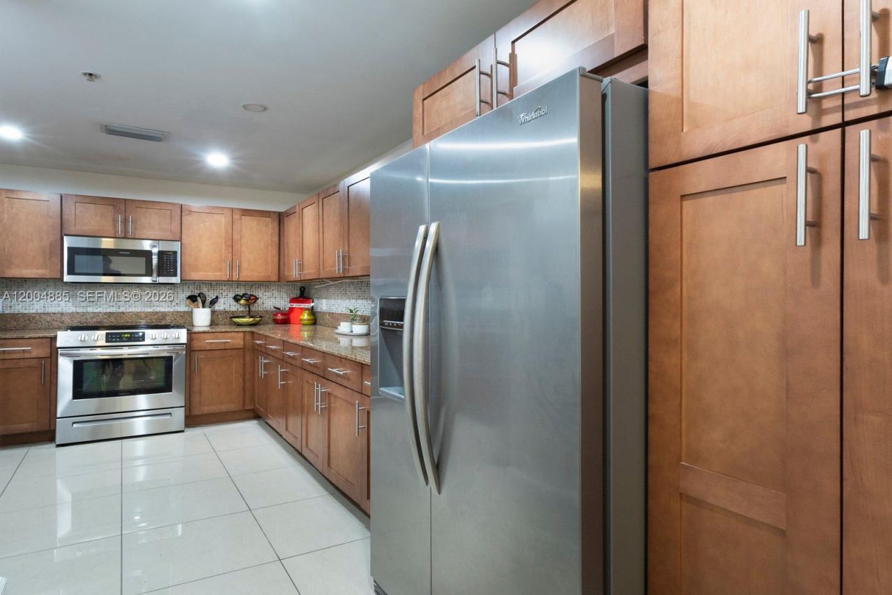 8390 SW 72nd Ave, Unit 423, Miami, FL 33143 Photo