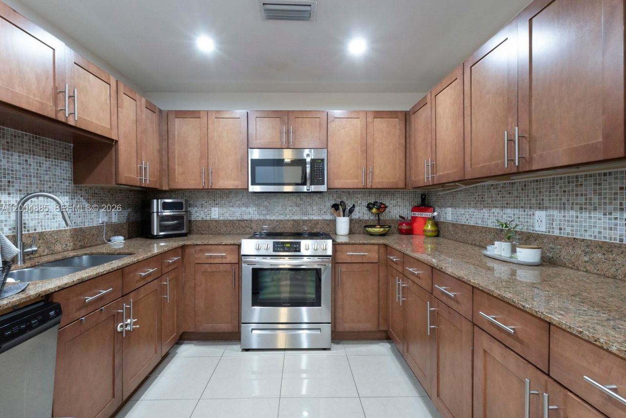 8390 SW 72nd Ave, Unit 423, Miami, FL 33143 Photo