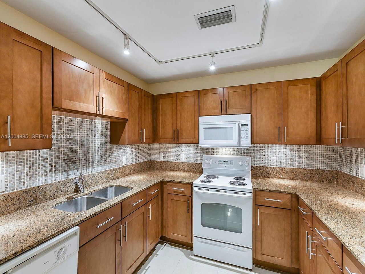 8390 SW 72nd Ave , Unit 423, Miami, FL 33143 Photo