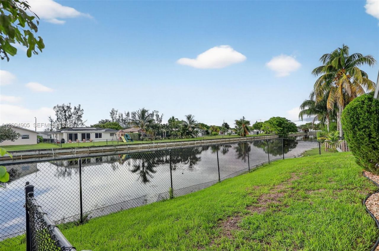 7891 NW 90th Ave , Tamarac, FL 33321 Photo