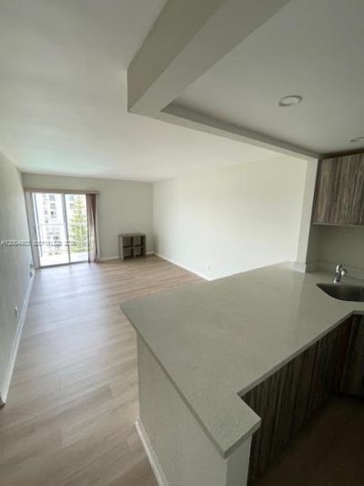 4550 NW 9th St, Unit 803E, Miami, FL 33126 Photo