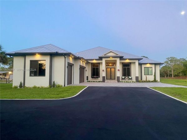 360 13th St SW, Naples, FL 34117