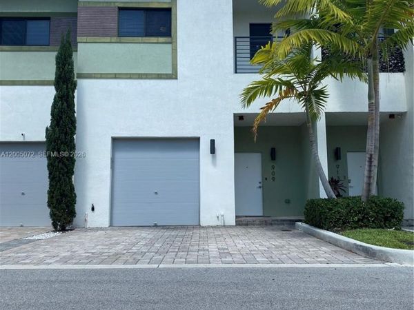 909 NW 45th Ter , Plantation, FL 33317