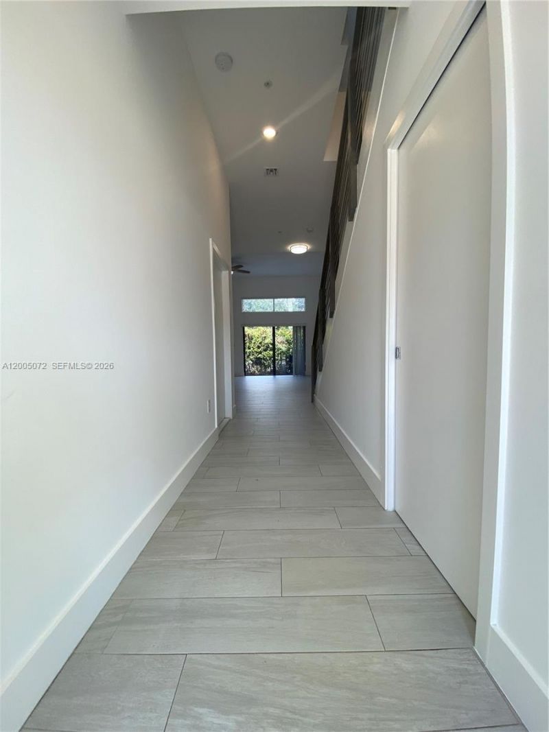 909 NW 45th Ter , Plantation, FL 33317 Photo
