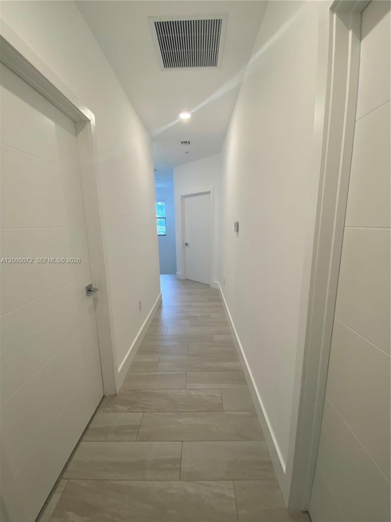 909 NW 45th Ter , Plantation, FL 33317 Photo