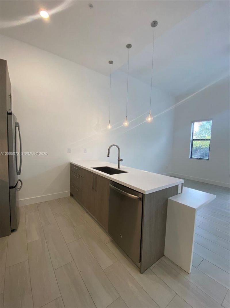 909 NW 45th Ter , Plantation, FL 33317 Photo