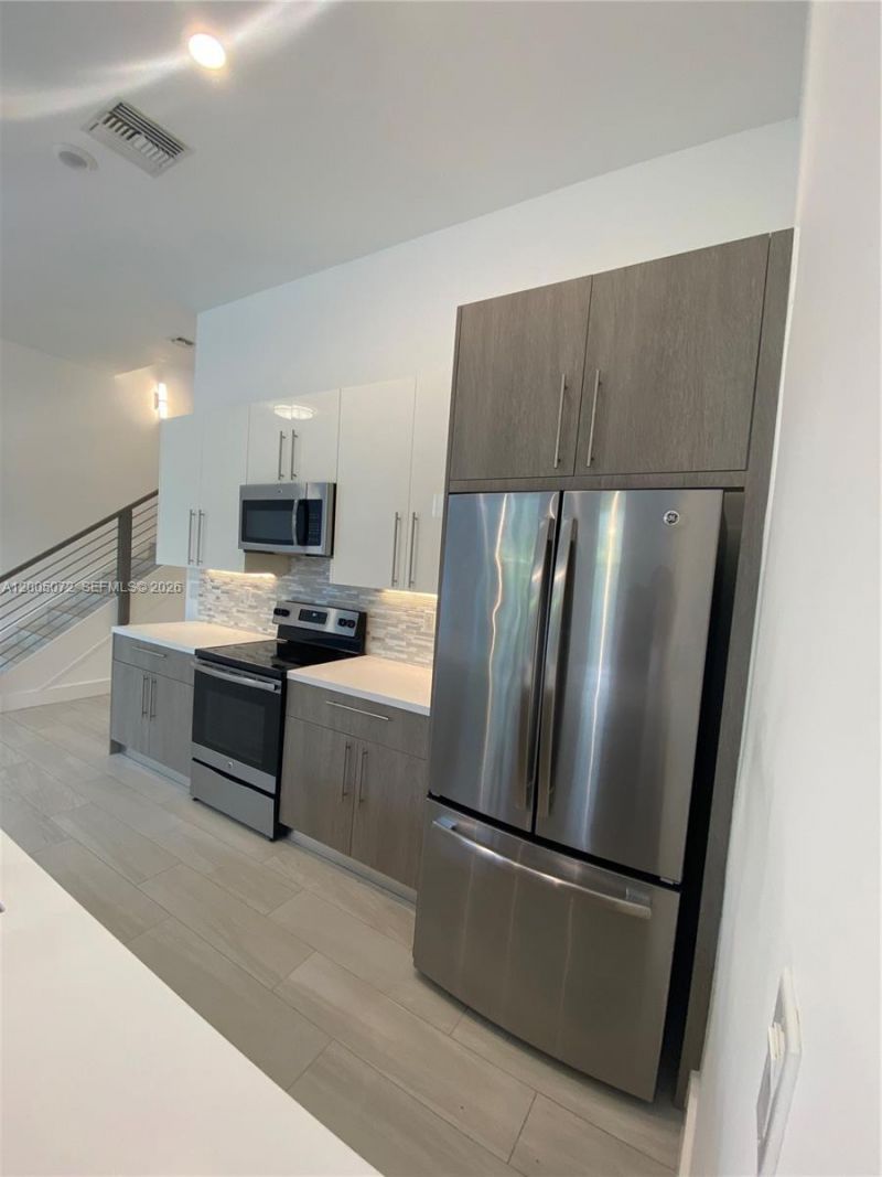 909 NW 45th Ter , Plantation, FL 33317 Photo