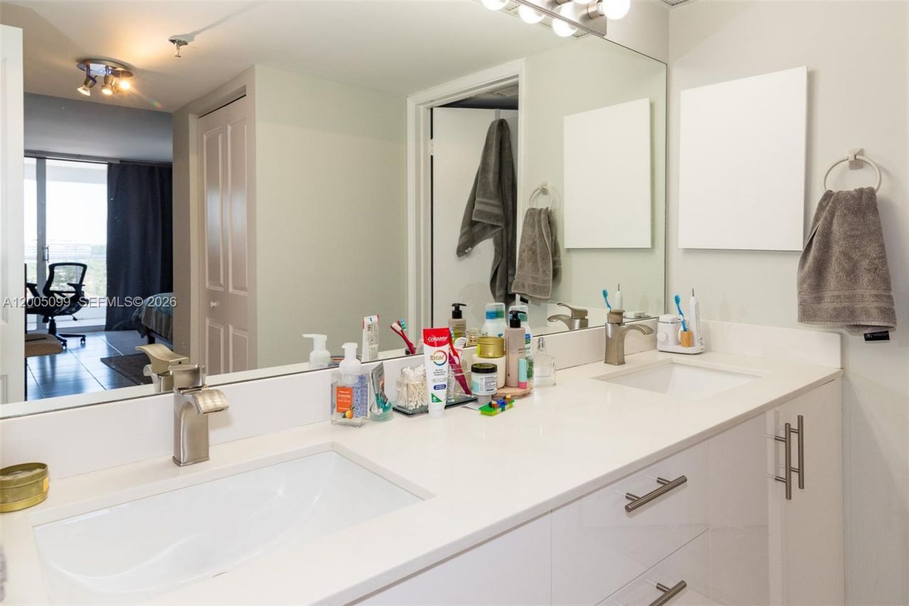9341 Collins Ave, Unit 907, Surfside, FL 33154 Photo