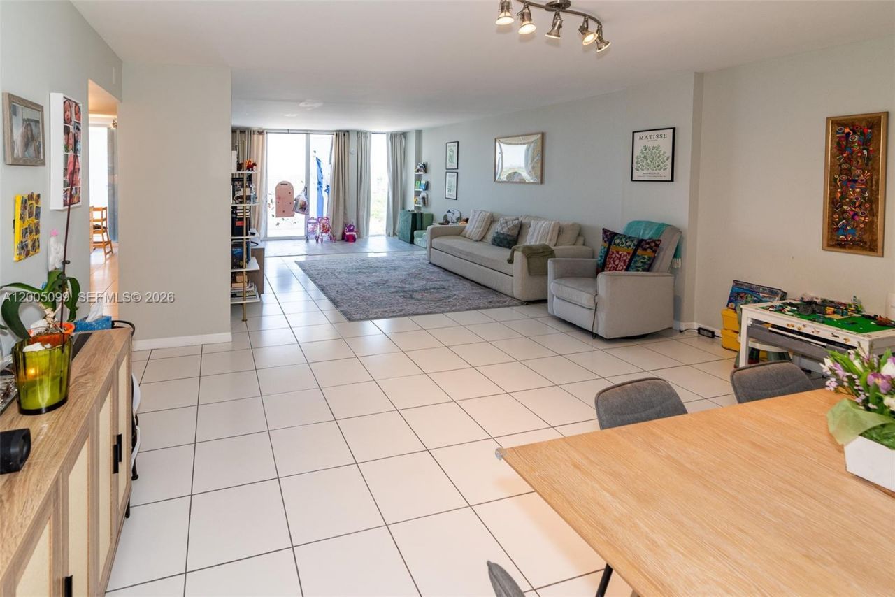 9341 Collins Ave, Unit 907, Surfside, FL 33154 Photo