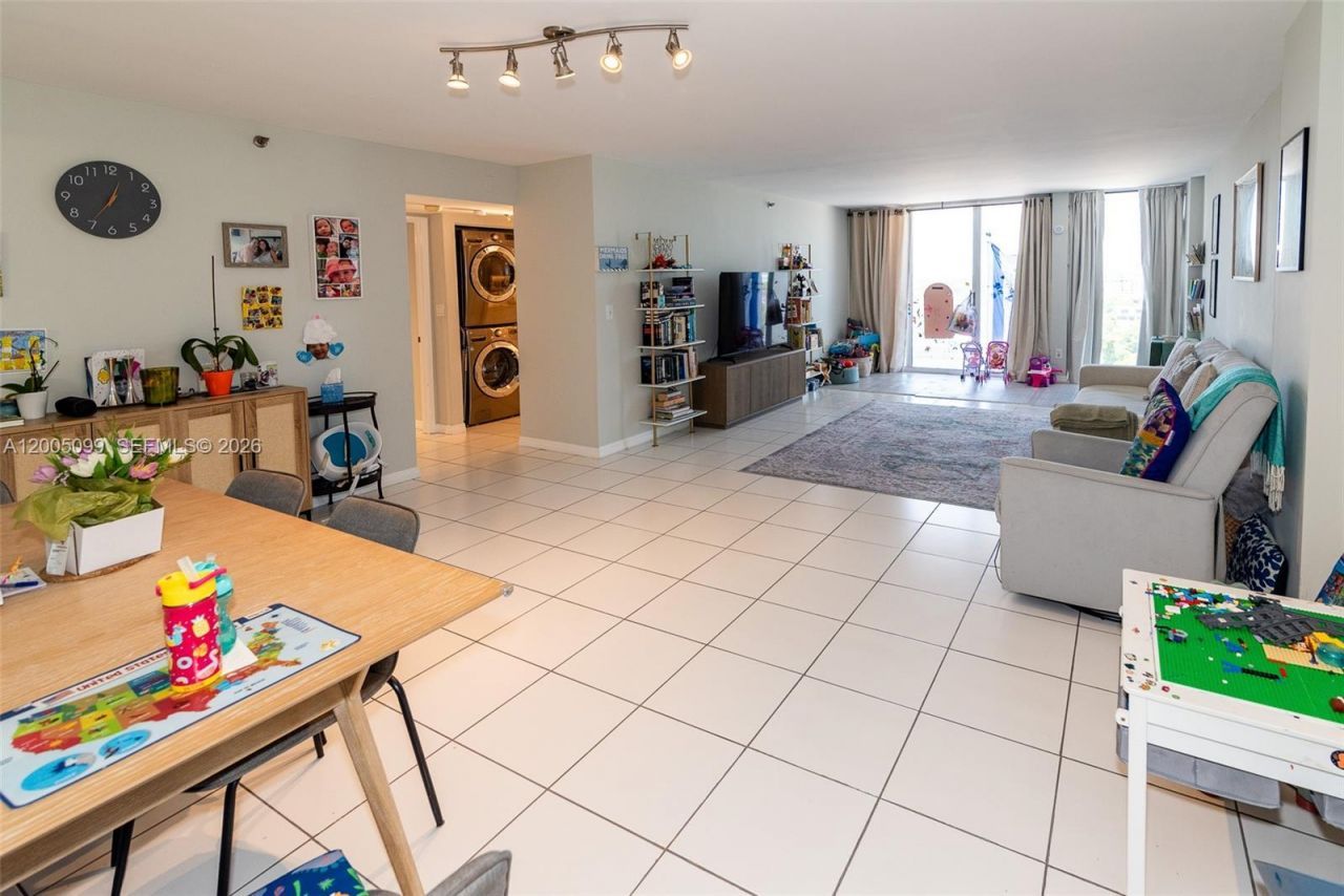 9341 Collins Ave, Unit 907, Surfside, FL 33154 Photo