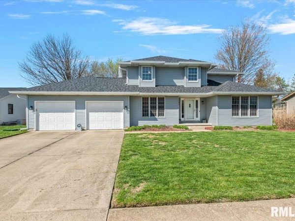 525 AUGUSTA Drive, Chatham, IL 62629