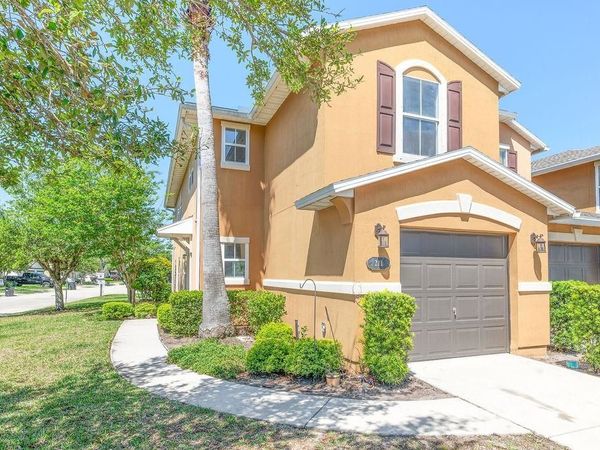 211 Crete Ct - END UNIT, St Augustine, FL 32084