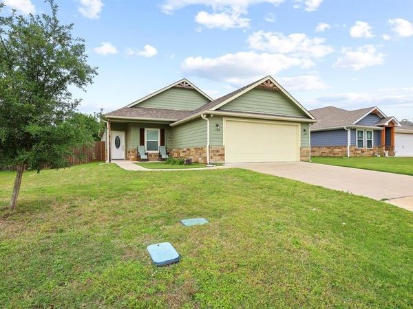 1512 Kennedy Street , Bonham, TX 75418