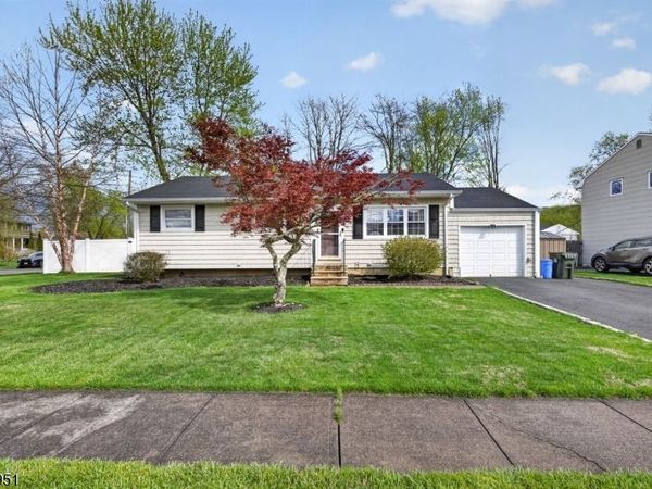 16 Devonshire Ter, Mount Olive, NJ 07836