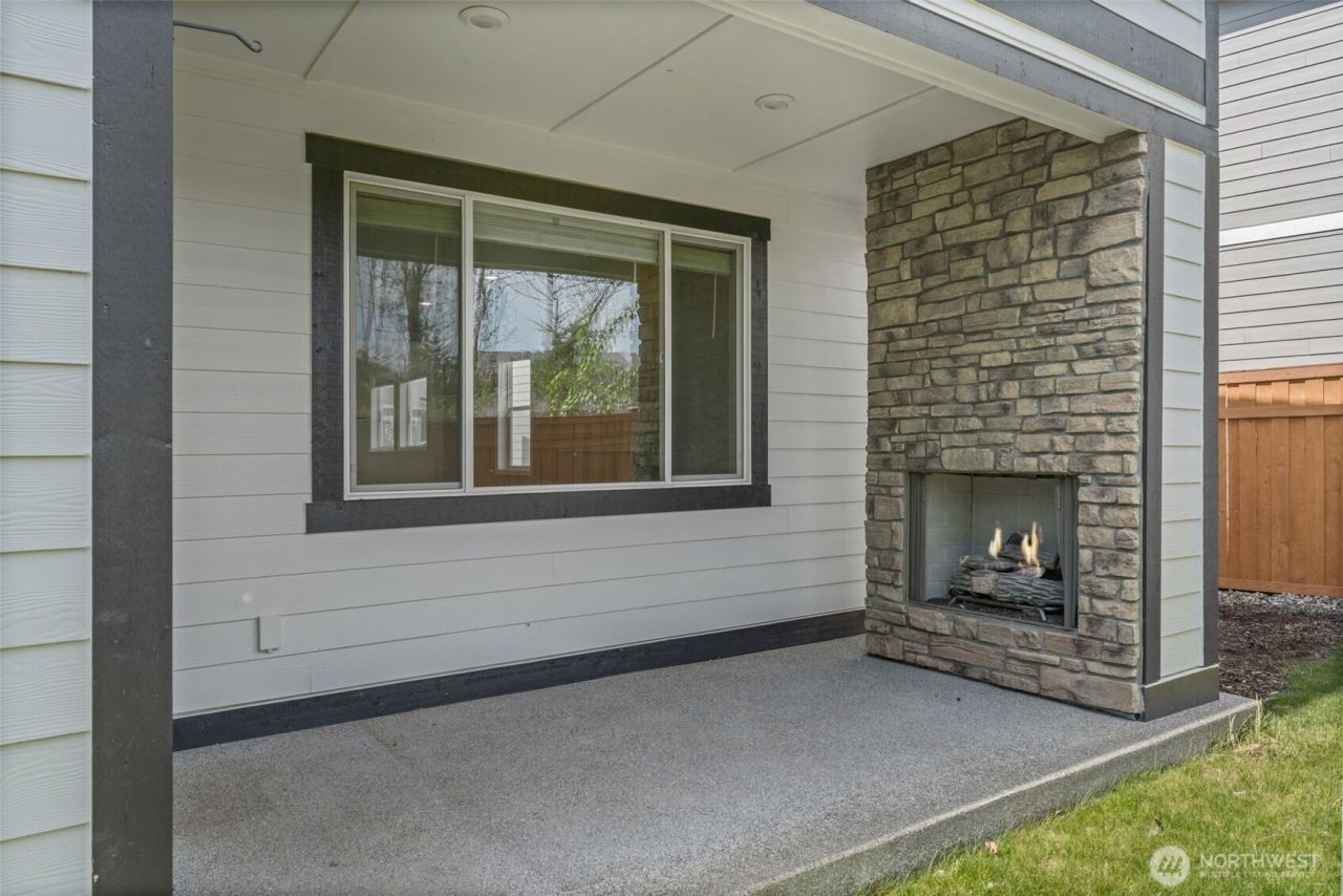 15025 Olympic Loop E, Bonney Lake, WA 98391