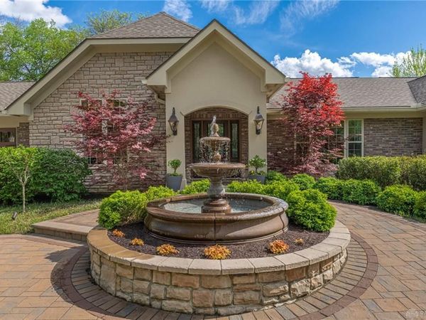 317 Colonial Lane, Washington TWP, OH 45429