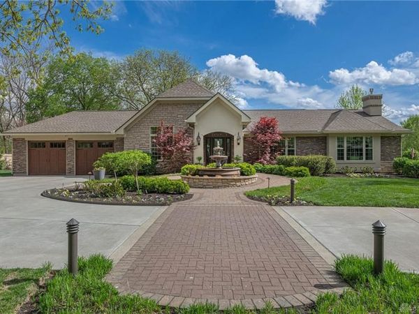 317 Colonial Lane, Washington TWP, OH 45429