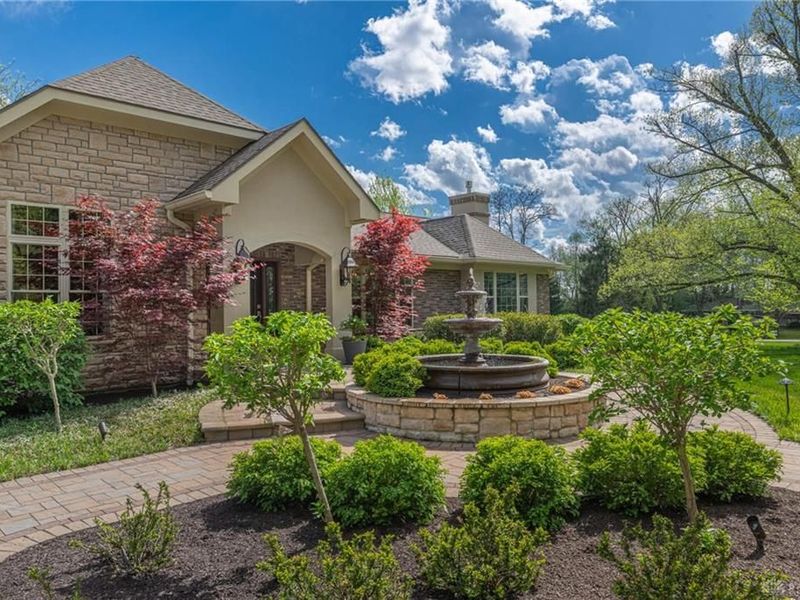 317 Colonial Lane, Washington Township, OH 45429 Photo 2