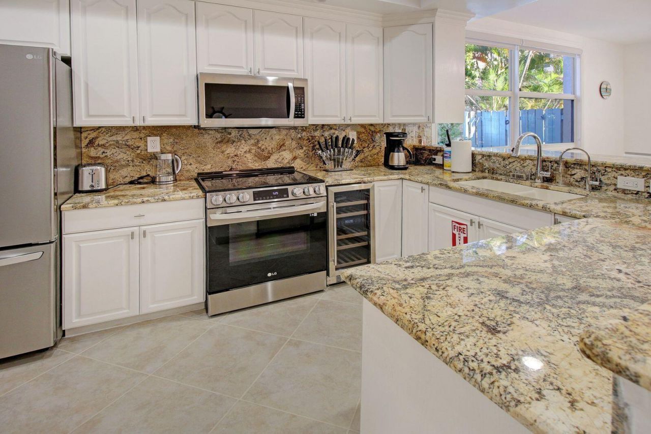 218 Pine Avenue, Lauderdale by the Sea, FL 33308 Photo