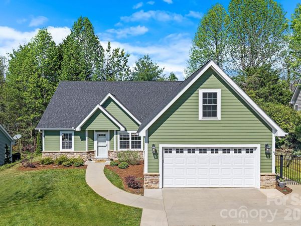 82 Grove End Road , Fletcher, NC 28732